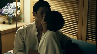 AvIdolz द्वारे समूह सेक्स व्हिडिओमध्ये उत्तेजित मित्रांद्वारे दोन्ही बाजूंनी ड्रिल केल्या जाणार्‍या जपानी बाळाचा हॉट थ्रीसम सेक्स व्हिडिओ.